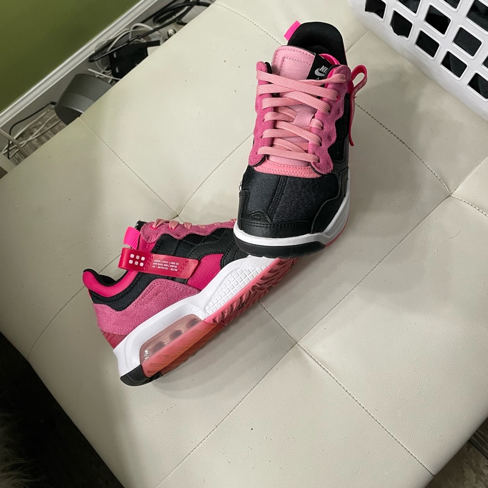 Nike Air Jordan’s MA2 black/pinksicle/rush pink